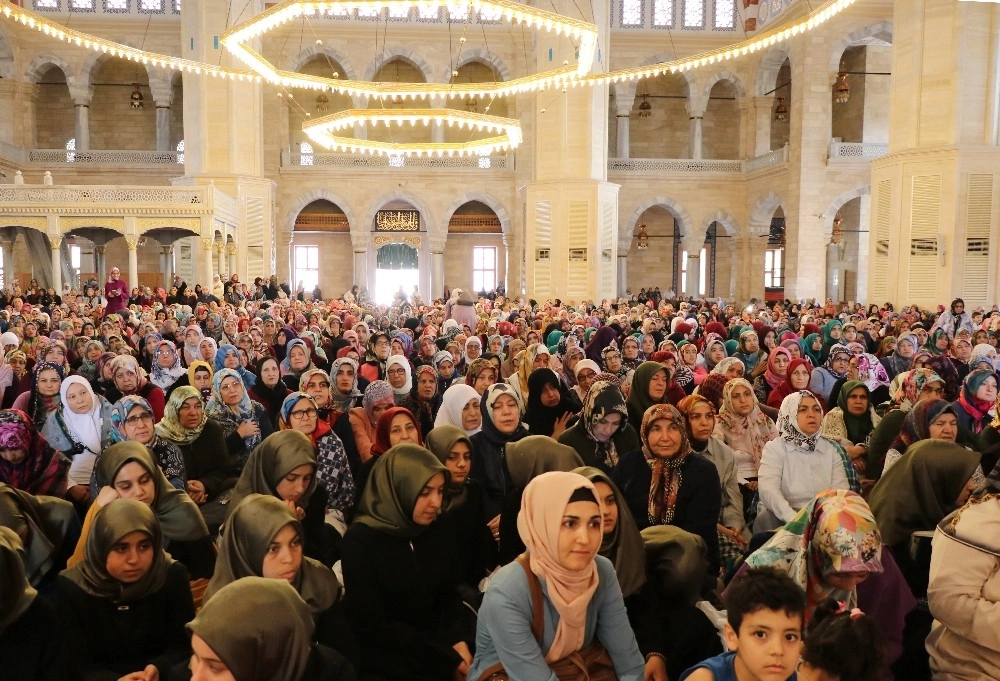 Kadınlardan Kadir Gecesine Gündüz Kutlaması