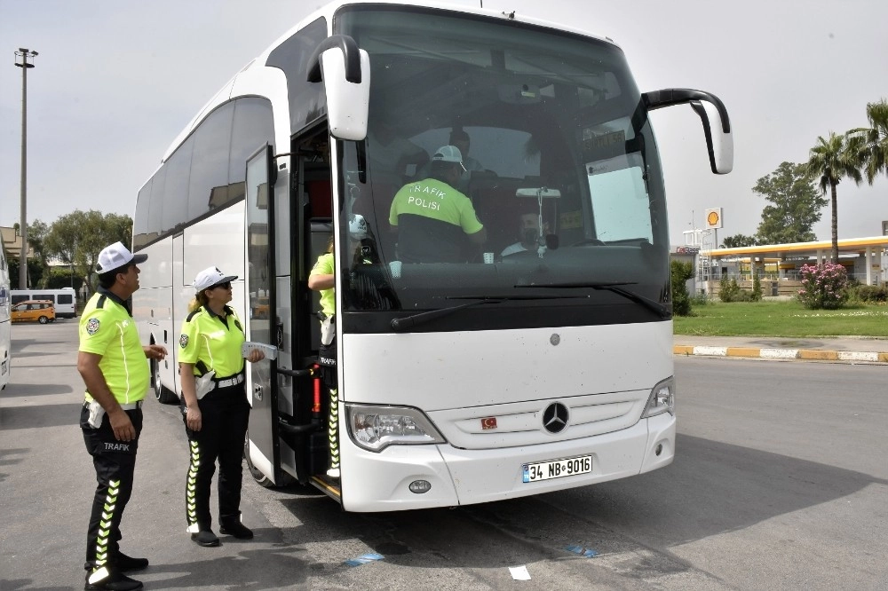 Emniyetten Şehirlerarası Yolculuk Yapan Otobüslerde Denetim