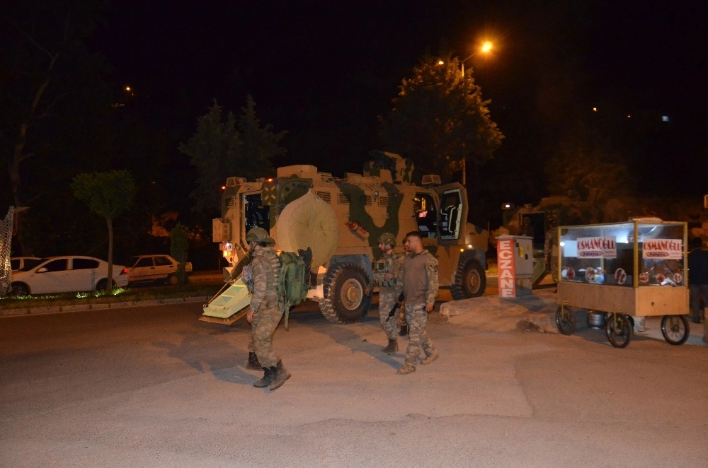 Sınır Birliklerine Gece Sevkiyatı Devam Ediyor