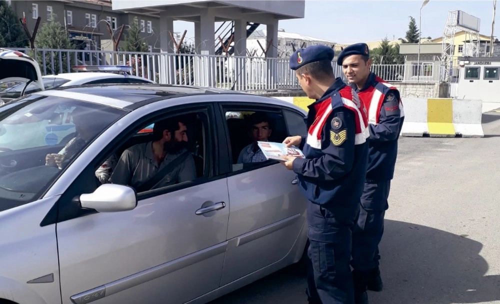 Sürücüleri Kontrol Eden Çocuklara Bisiklet Ödülü