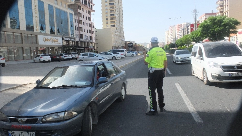 Vali Yaman Bayram Öncesi Trafik Denetimine Katıldı