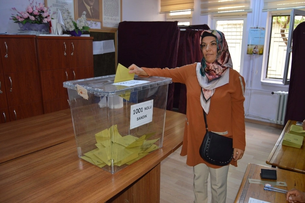 Adıyaman'da Muhtar Seçilip, Ölen Kocasının Görevini Devraldı