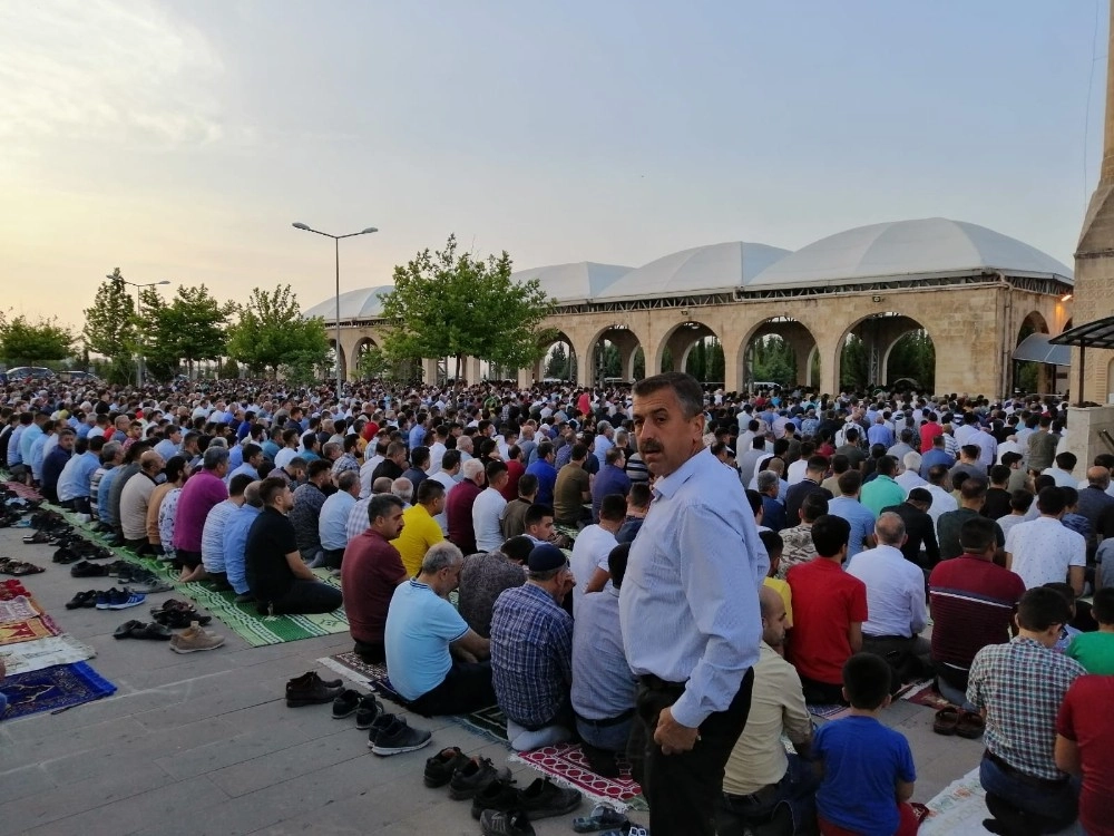 Ramazan Bayramında Camiler Dolup Taştı