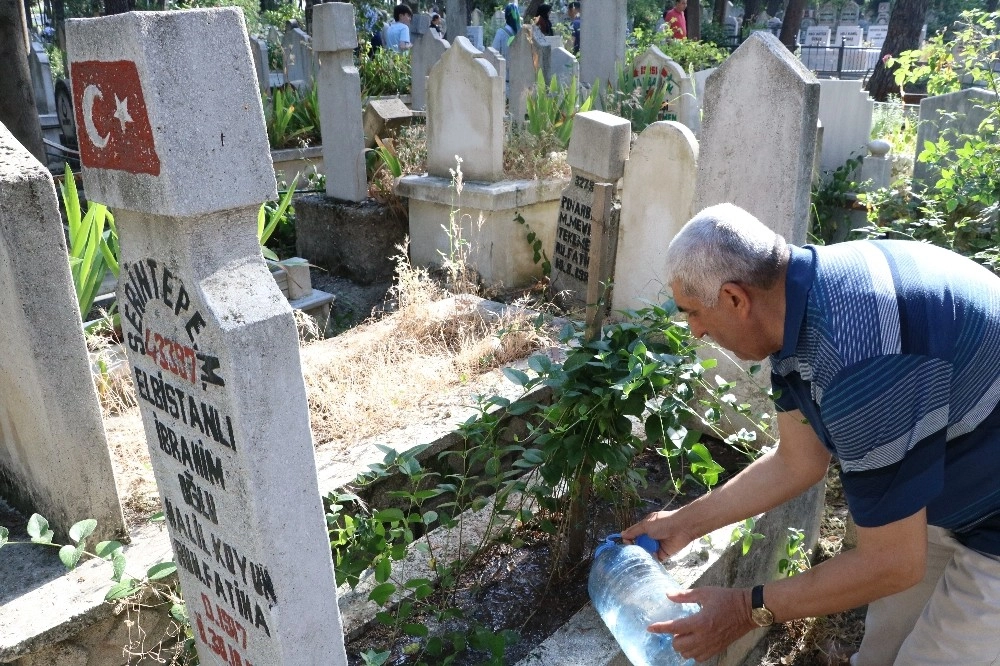 Kahramanmaraşlıların Mezarlık Ziyareti