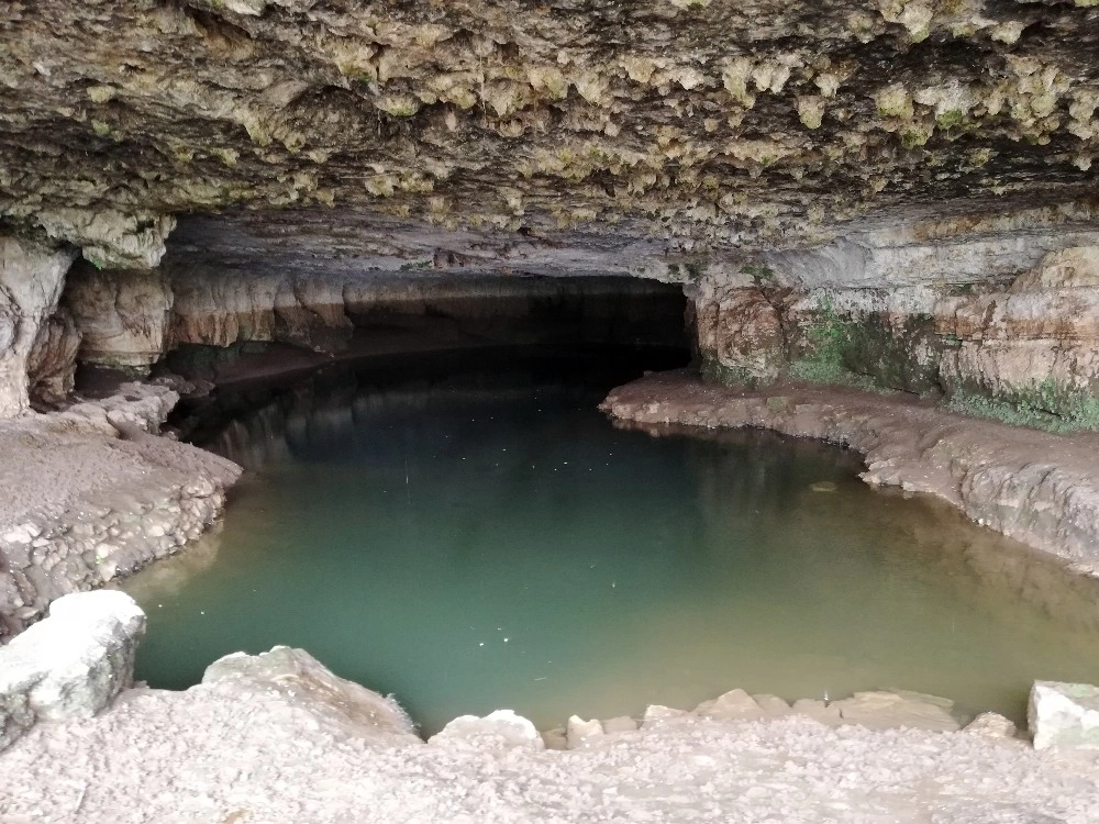 Mardin'de keşfedilmeyen mağara tatilcilerin ilgi odağı oldu