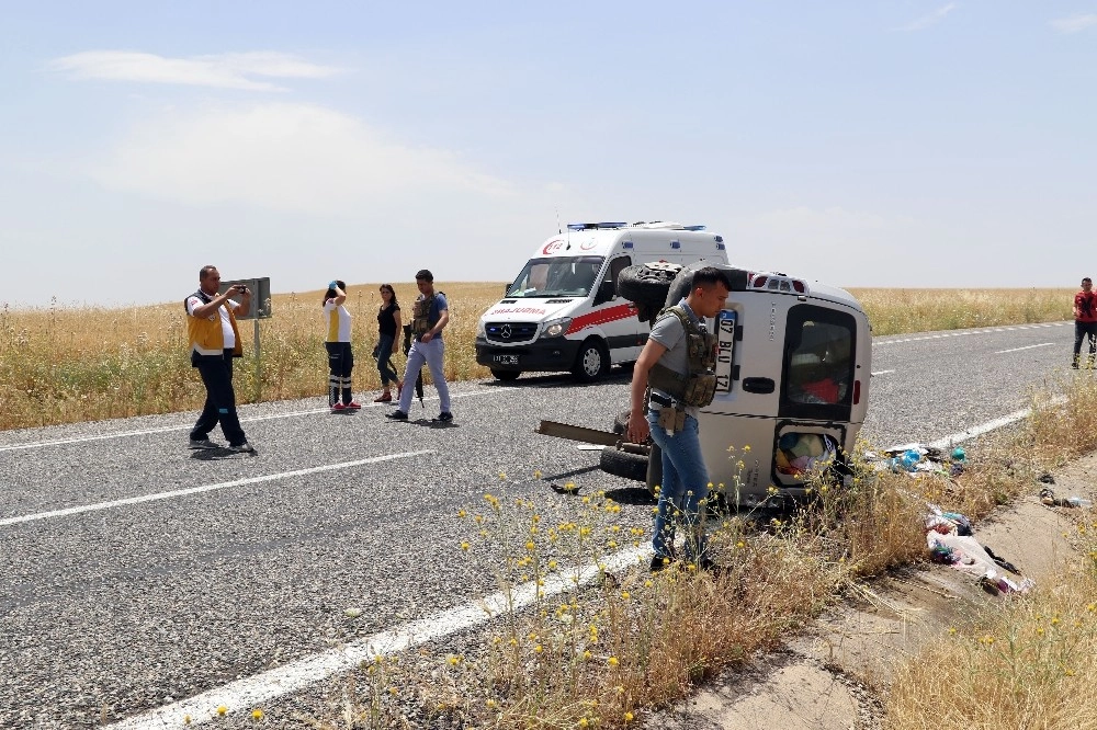 Diyarbakırda Tatil Dönüşü Feci Kaza: 1 Ölü, 4Ü Ağır 6 Yaralı