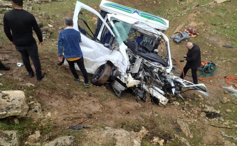 Midyat’ta tır ile pikap kafa kafaya çarpıştı: 1 ölü, 7 yaralı