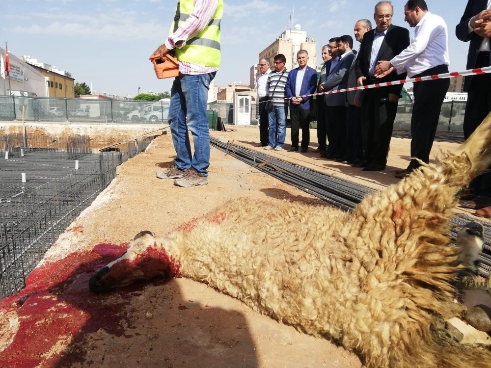 Kızıltepede 3 Bin Kişilik Caminin Temeli Dualarla Atıldı