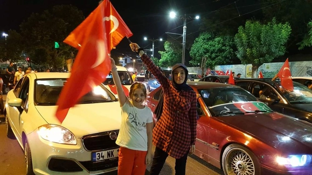 Otobüs Kazasında İlçe Müftüsünün Kızlarından Biri Öldü Biri De Yaralandı