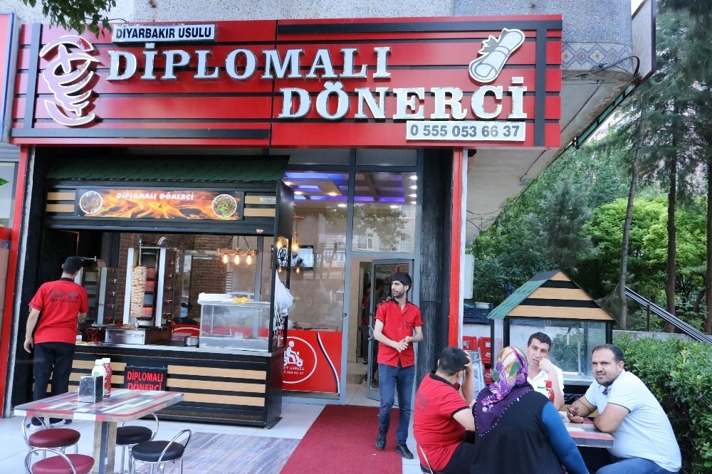 İş Bulamayan Mühendis ‘Diplomalı Dönerci Dükkanı Açtı