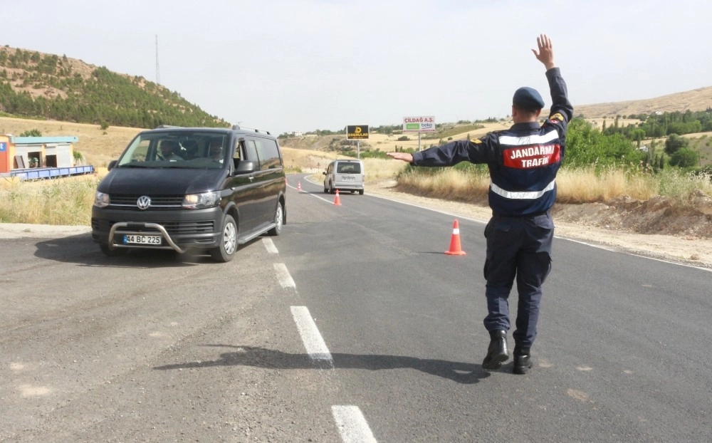 Jandarmanın Trafik Denetimi Devam Ediyor