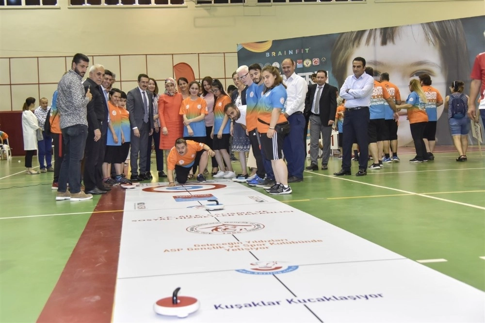 Gönüllerin Birincileri Yarışıyor Floor Curling Şampiyonası