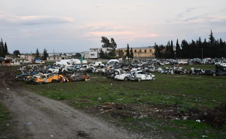 Milyon Değerindeki otomobillerin olduğu bölge araç mezarlığına döndü