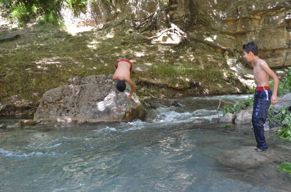 Antalya Plajı Değil, Şırnak Taşları