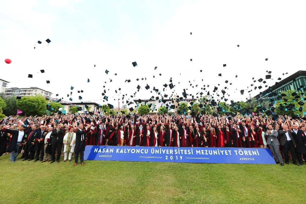 Gaziantep te Hasan Kalyoncu Üniversitesi 5'inci Mezunlarını Verdi