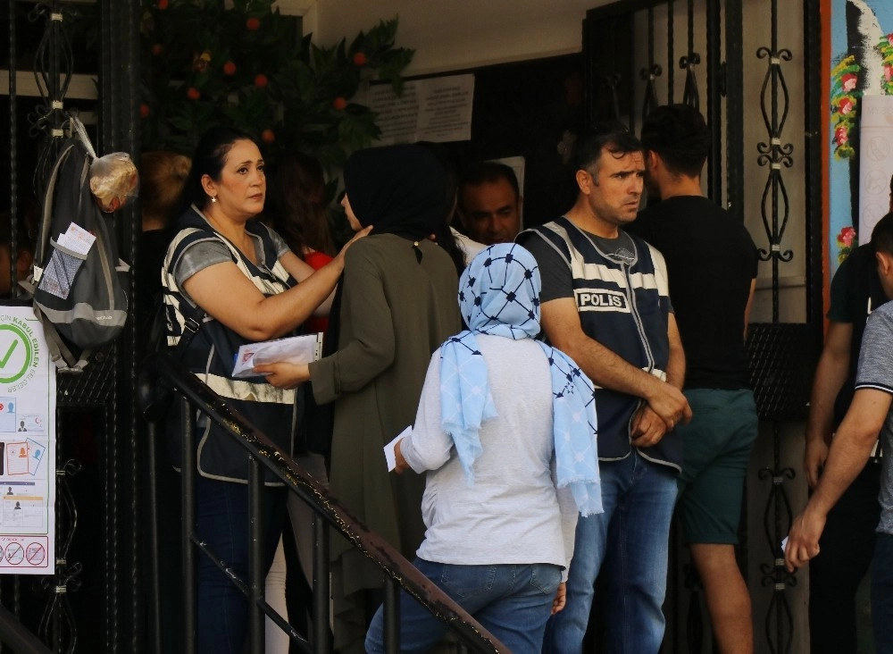 Kimliğini Birliğinde Unutan Asker Sınava Giremedi