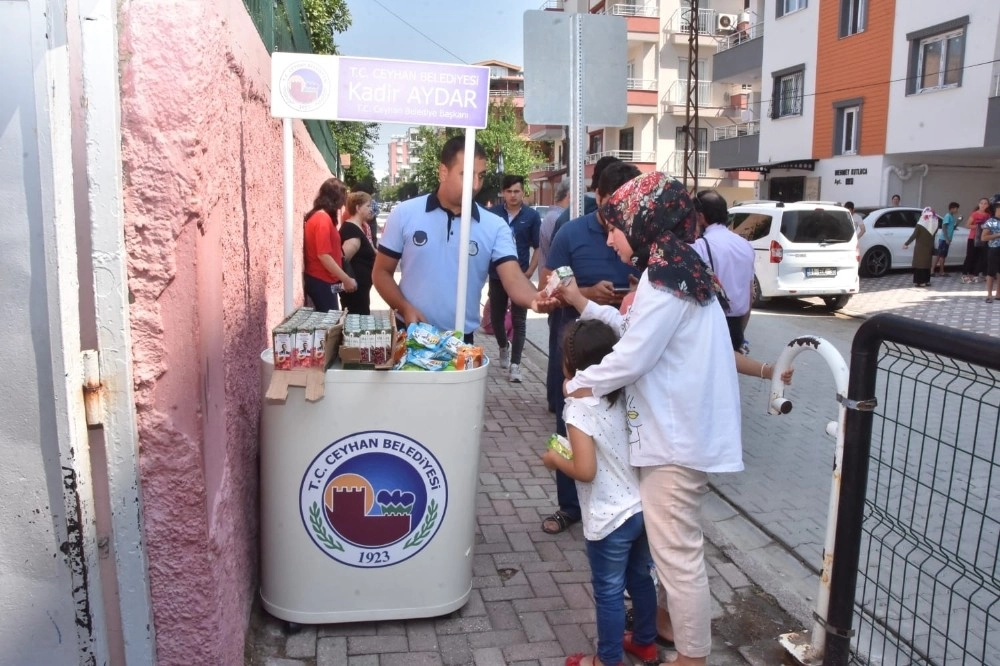 Ceyhan Belediyesinden Sınava Girecek Öğrencilere İkram