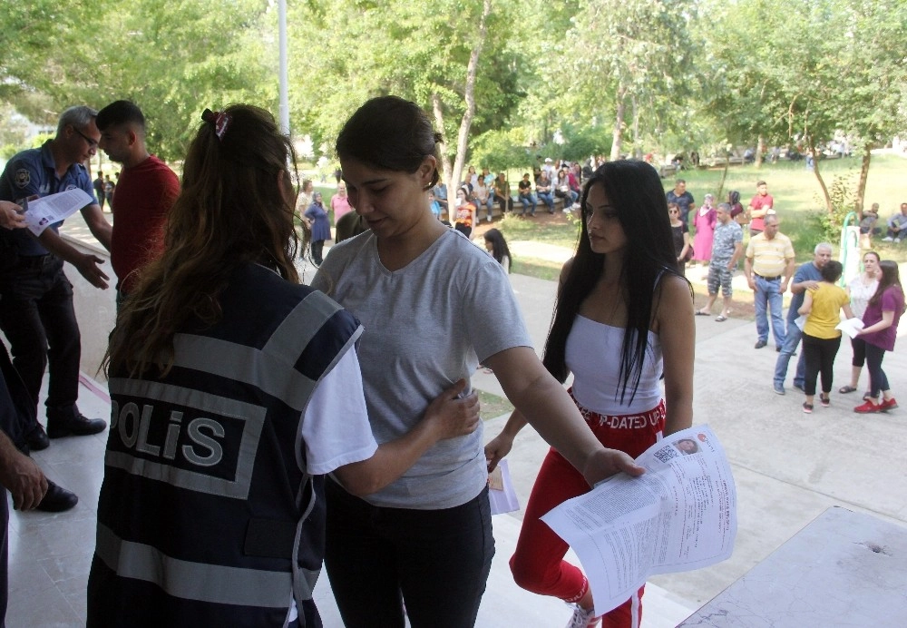 Adaylar Yine Kolye Ve Takılarla Geldi