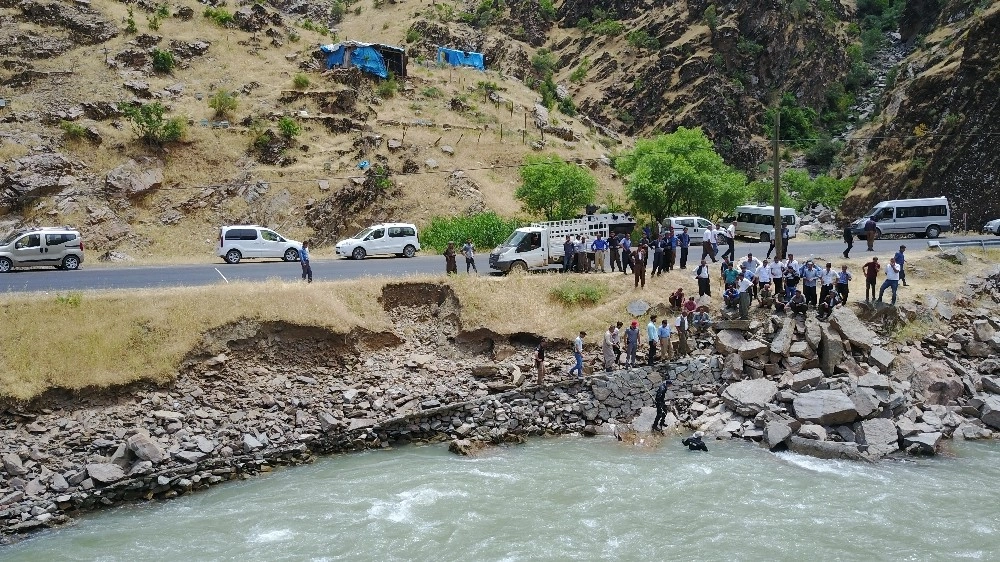 Habur Çayında Kaybolan Çocuk Drone İle Arandı