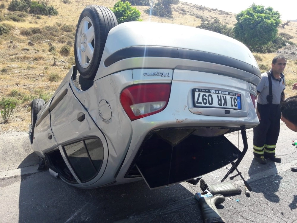 Tırdan Dökülen Yağ Kazaya Neden Oldu: 3 Yaralı