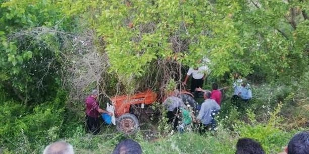 Devrilen Traktörün Altında Kalan Yaşlı Adam Hayatını Kaybetti