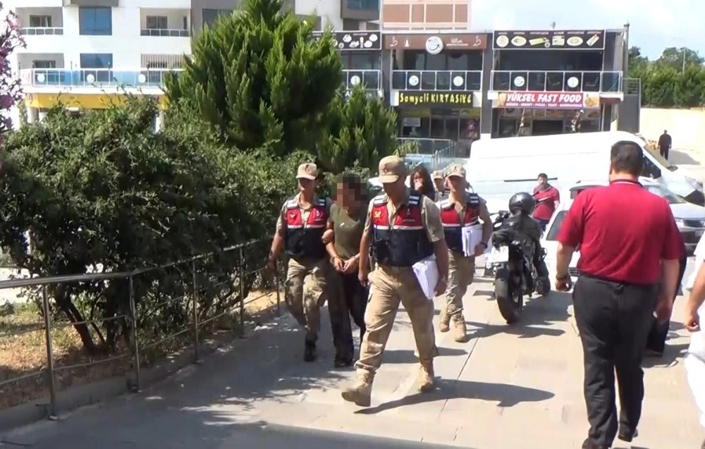 Uyanık Göçmen Kaçakçısı Kadın, Yakayı Ele Verdi