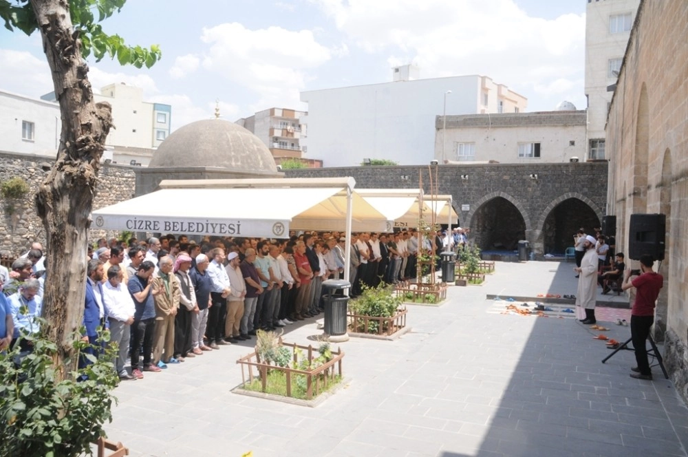 Cizrede Mursi İçin Gıyabi Cenaze Namazı Kılındı