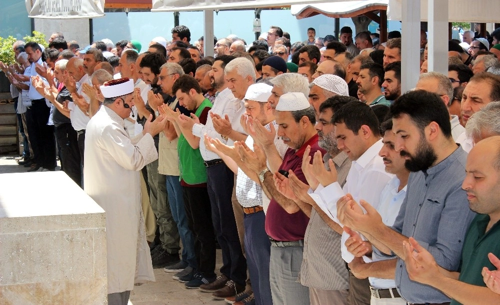 Hatayda Mursi İçin Gıyabi Cenaze Namazı Kılındı