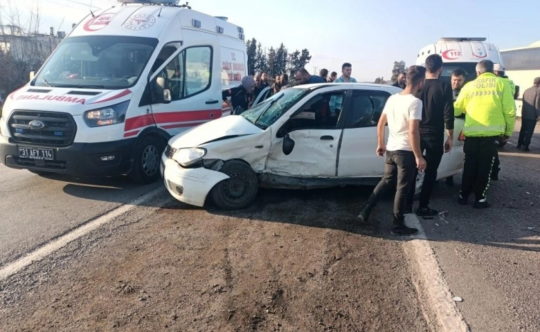 Hatay'da zincirleme trafik kazası: 3 yaralı