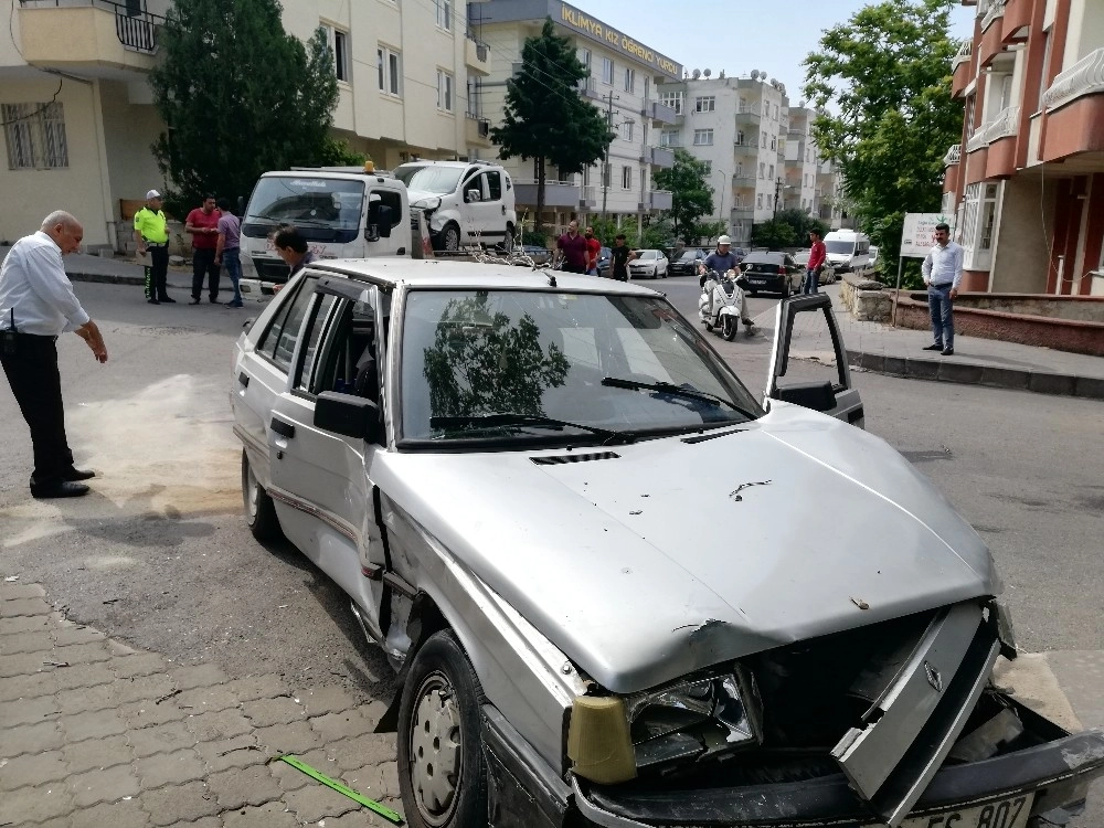 Kahramanmaraşta Trafik Kazası: 2 Yaralı