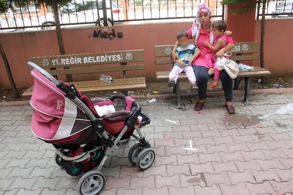 Çocuk Gelini Kocası İki Çocuğuyla Birlikte Sokağa Attı