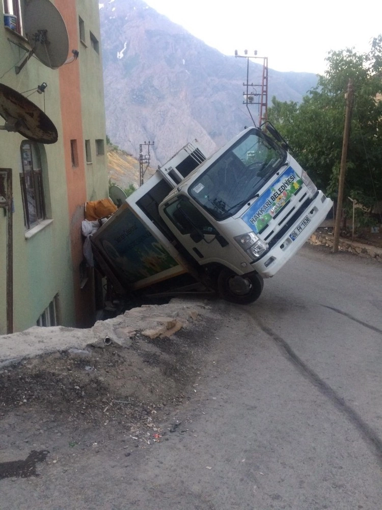 Belediye Ekibi Ölümden Döndü