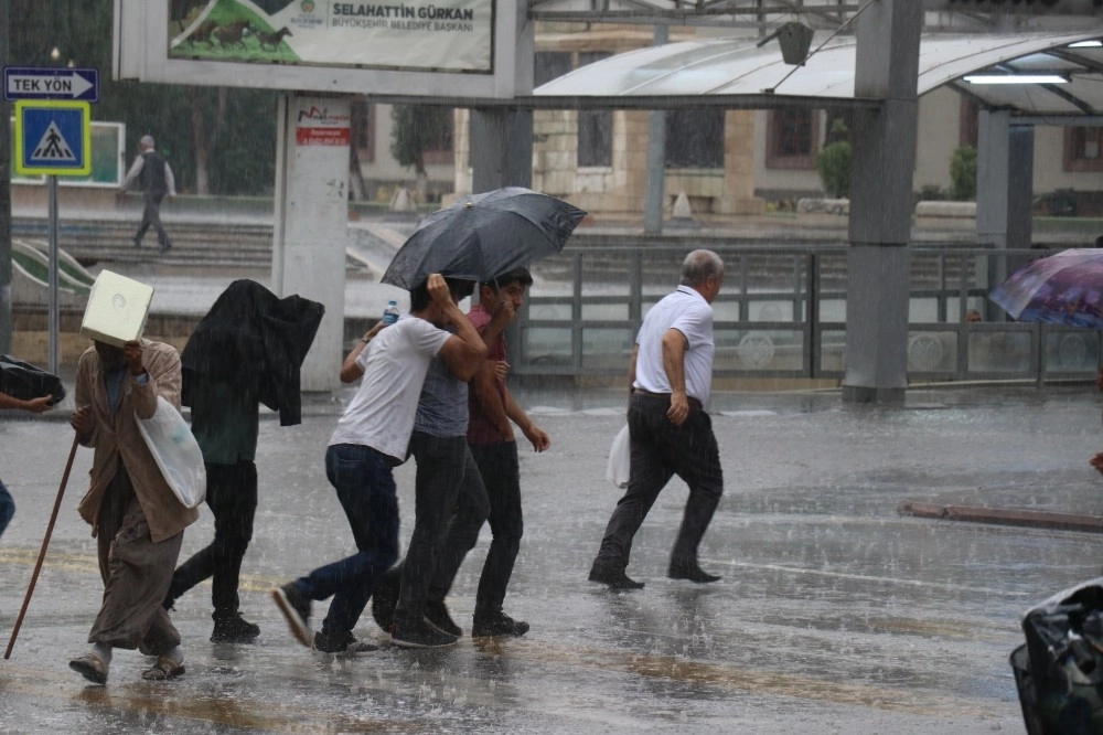 Malatyada Sağanak Yağış Etkili Oluyor