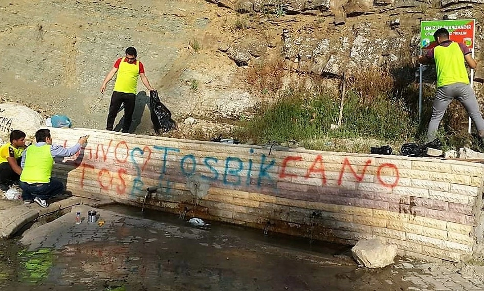 Çeşme Duvarını Gönüllüler Boyadı