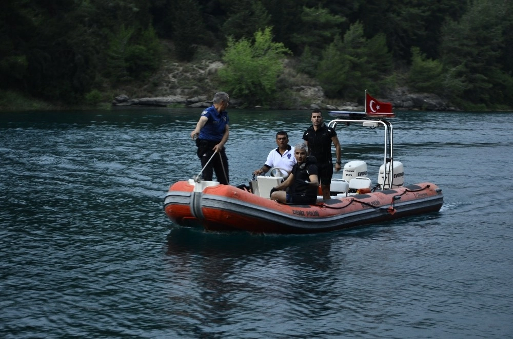 Adanada Serinlemek İçin Göle Giren Genç Kayboldu