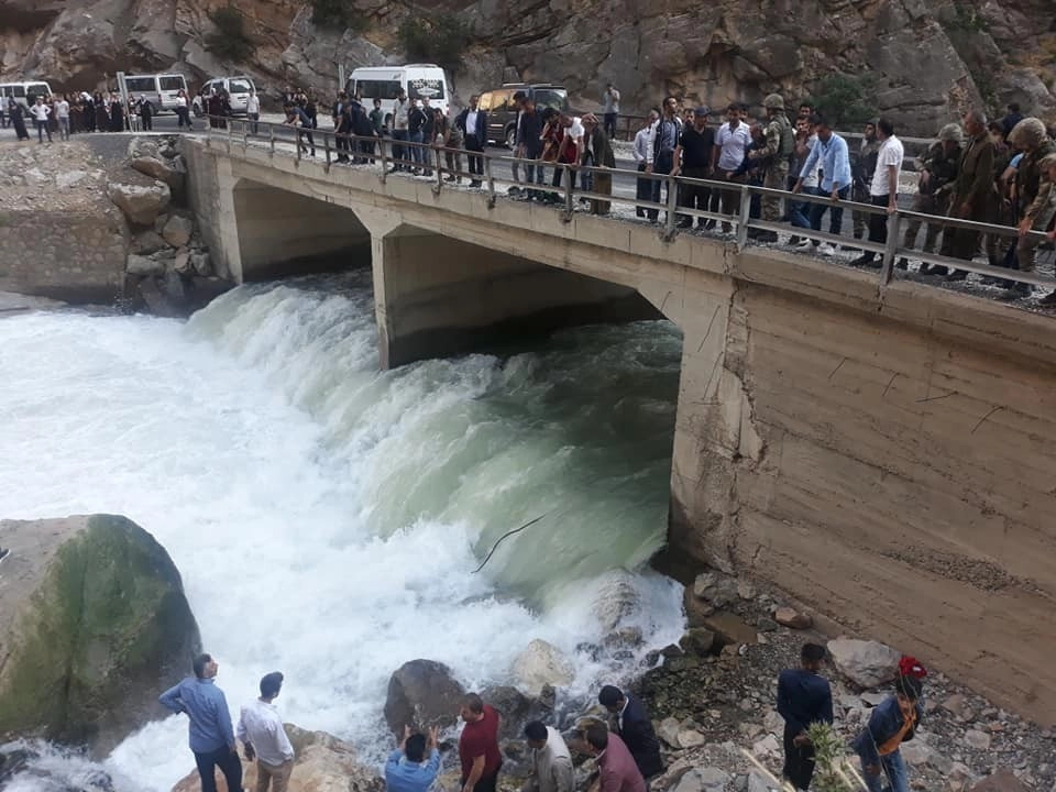 Hakkaride Bir Kişi Bisikletiyle Suya Uçtu