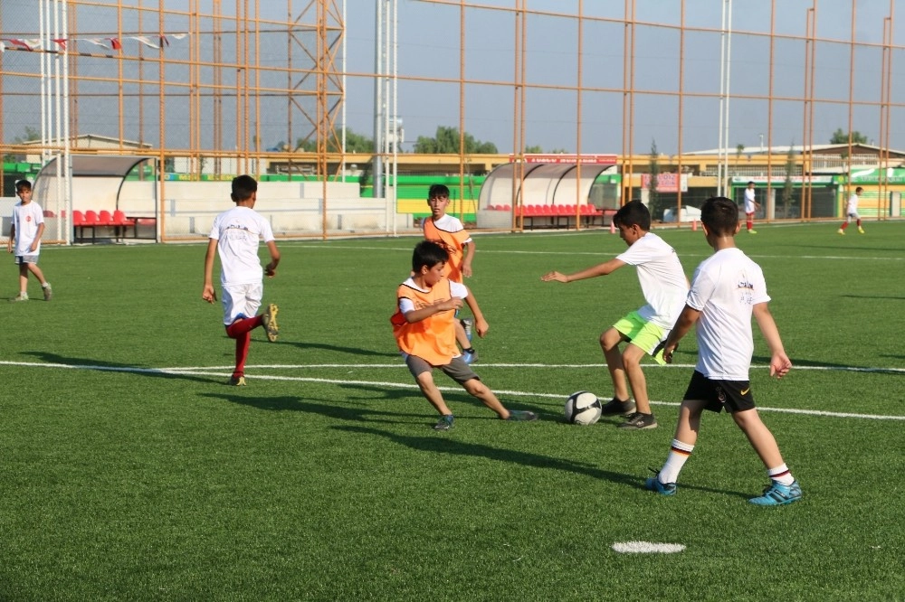 Şanlıurfada Futbol Yaz Okuluna Yoğun İlgi