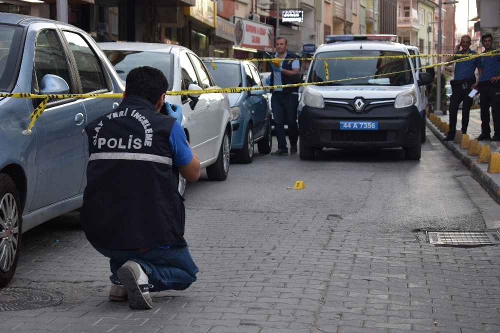 İş Yerine Pompalı Tüfekli Saldırıda Müşteri Yaralandı