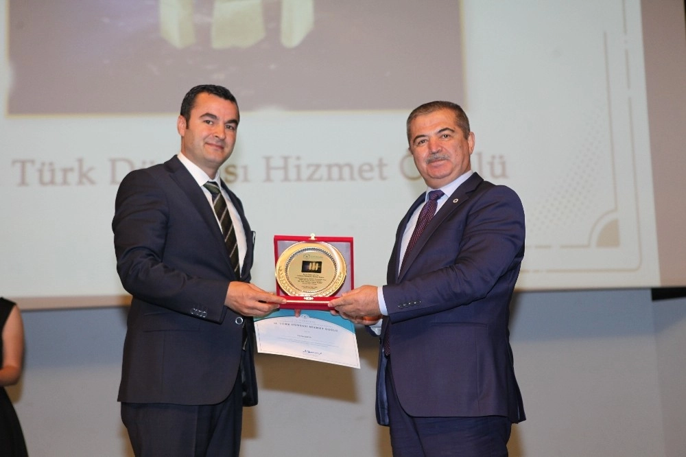 Gaziantep Büyükşehire Türk Dünyası Hizmet Ödülü