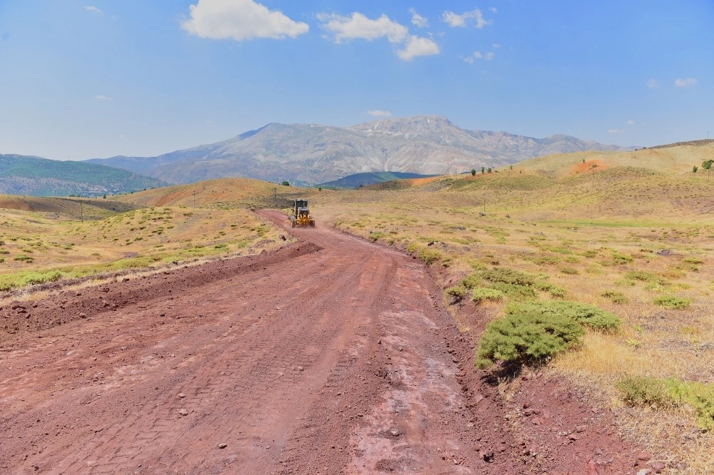 Battalgazide Yayla Yolları Genişliyor