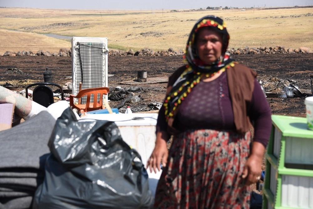 Anız Yangınında Eşyaları Kül Olan Aileye Yardım