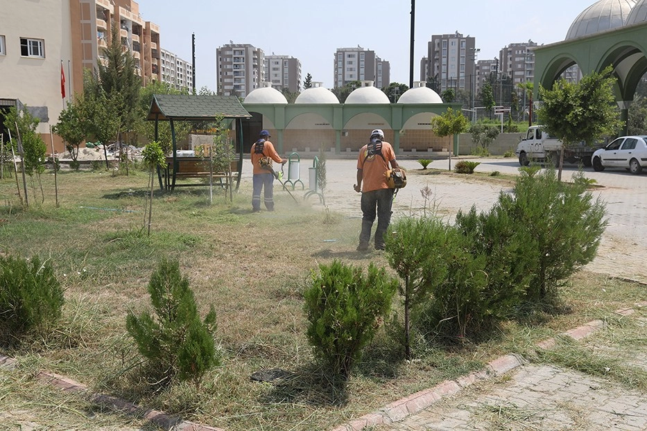 Yüreğirde Park Ve Yeşil Alanların Bakımları Yapılıyor