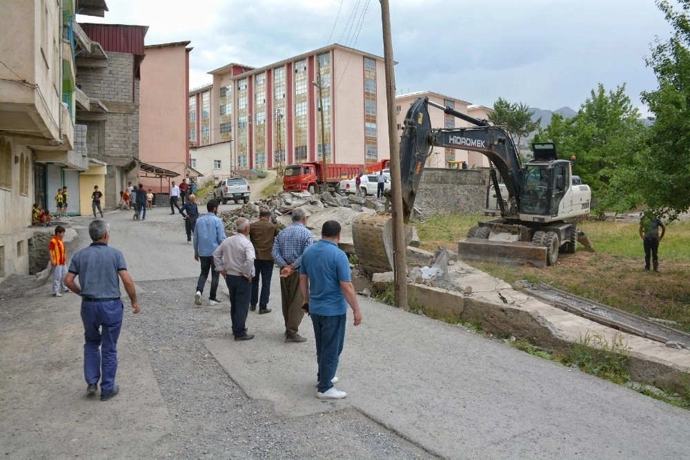 Hakkaride Yol Genişletme Çalışması