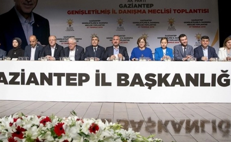 AKP meclisinde parti içi sorunlar tartışıldı