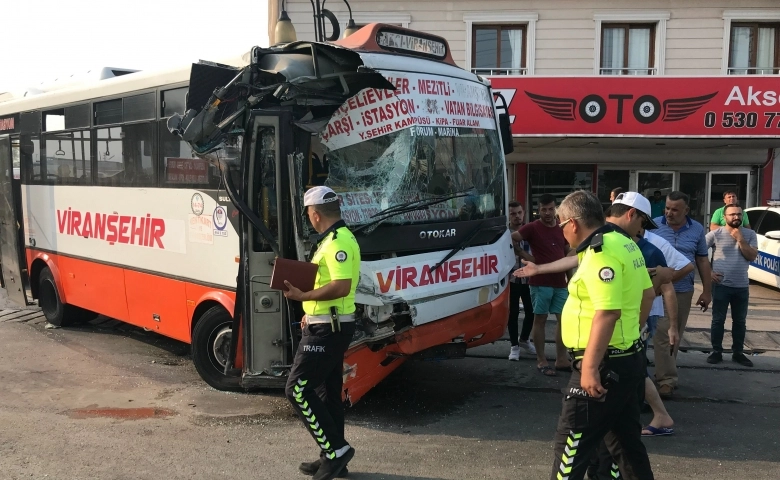 Mersin'de Otobüs Kazası 3'ü Ağır 12  yaralı