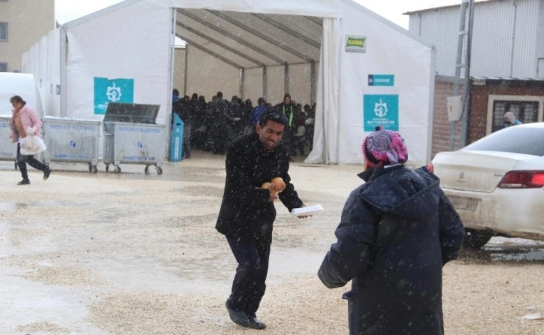 Hatay’da sağanak yağış ve fırtına etkisini sürdürüyor