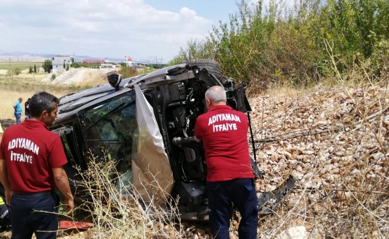 Kaza yapan araçtan fırlayan kadın öldü