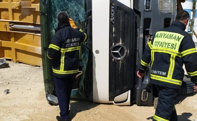 Adıyaman'da Hafriyat kamyonu devrildi: 1 yaralı