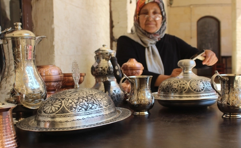 Gaziantep'te bakır sanatıyla Felçten kurtulan kadın