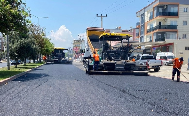 Mersin'de yol yapım çalışması sürüyor